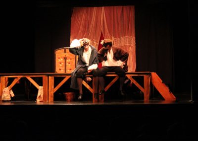 Photo d'une scène du spectacle l'Étourdi - pièce de théâtre de Molière, mise en scène par la compagnie Mascarille