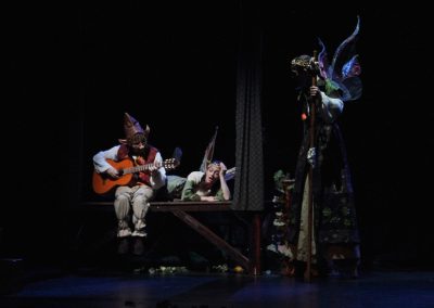 Photo d'une scène du spectacle songe d'une nuit d'été - pièce de théatre mise en scène par la compagnie Mascarille